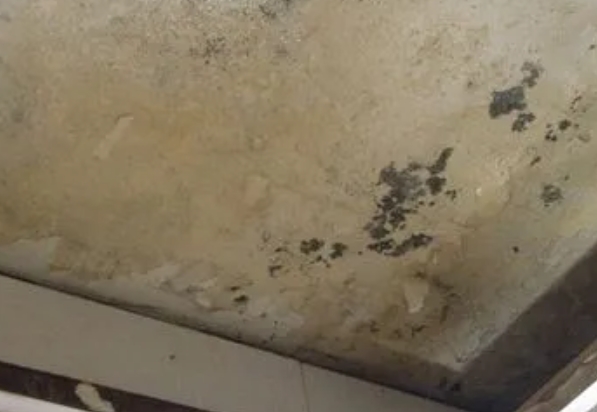白玉阳台漏水维修公司分享下白玉卫生间渗水维修需要注意哪些问题。